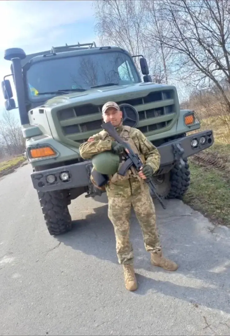 Front view of a Mercedes-Benz Zetros with soldier