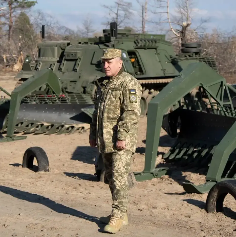 The new Commander of the Support Forces of the Armed Forces of Ukraine, Brigadier General Oleksandr Yakovets, in front of a German-delivered WiSENT 1 MC mine clearing tank