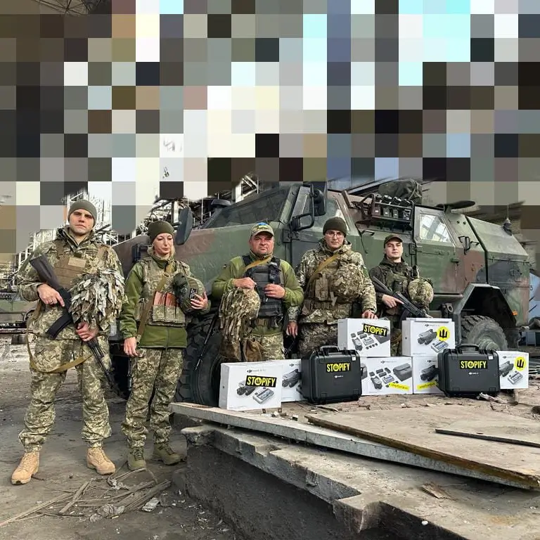 Group picture of soldiers in front of an ATF Dingo 2