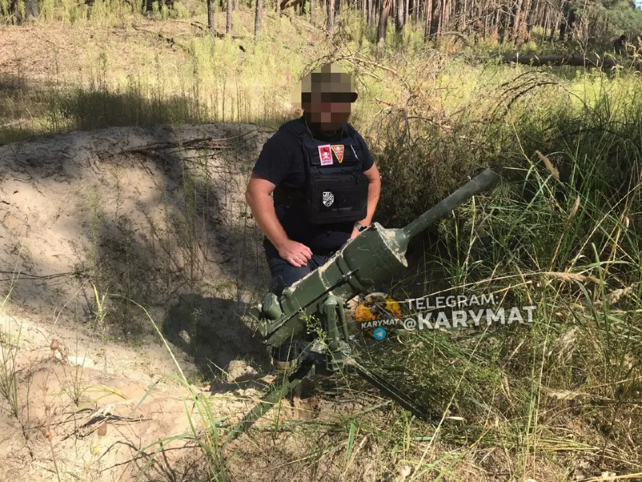 DM22 anti-tank mine with a Ukrainian sapper