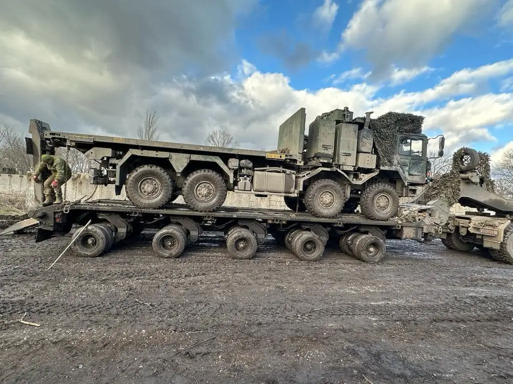 German-delivered HX2 truck is loaded on a HX81 semi-trailer