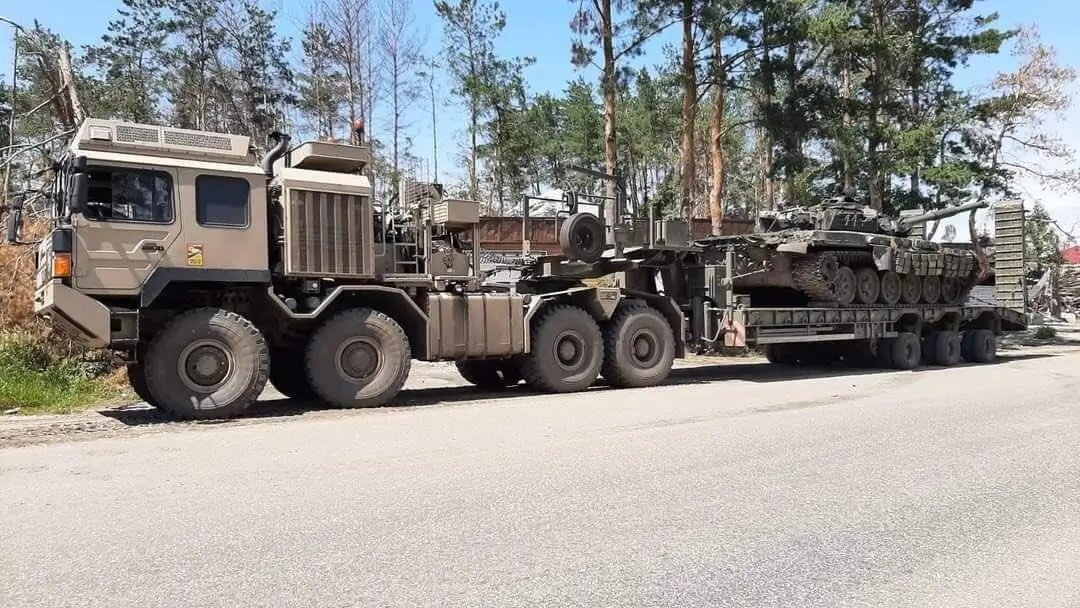 Ukrainian tank is loaded on a HX81 semi-trailer