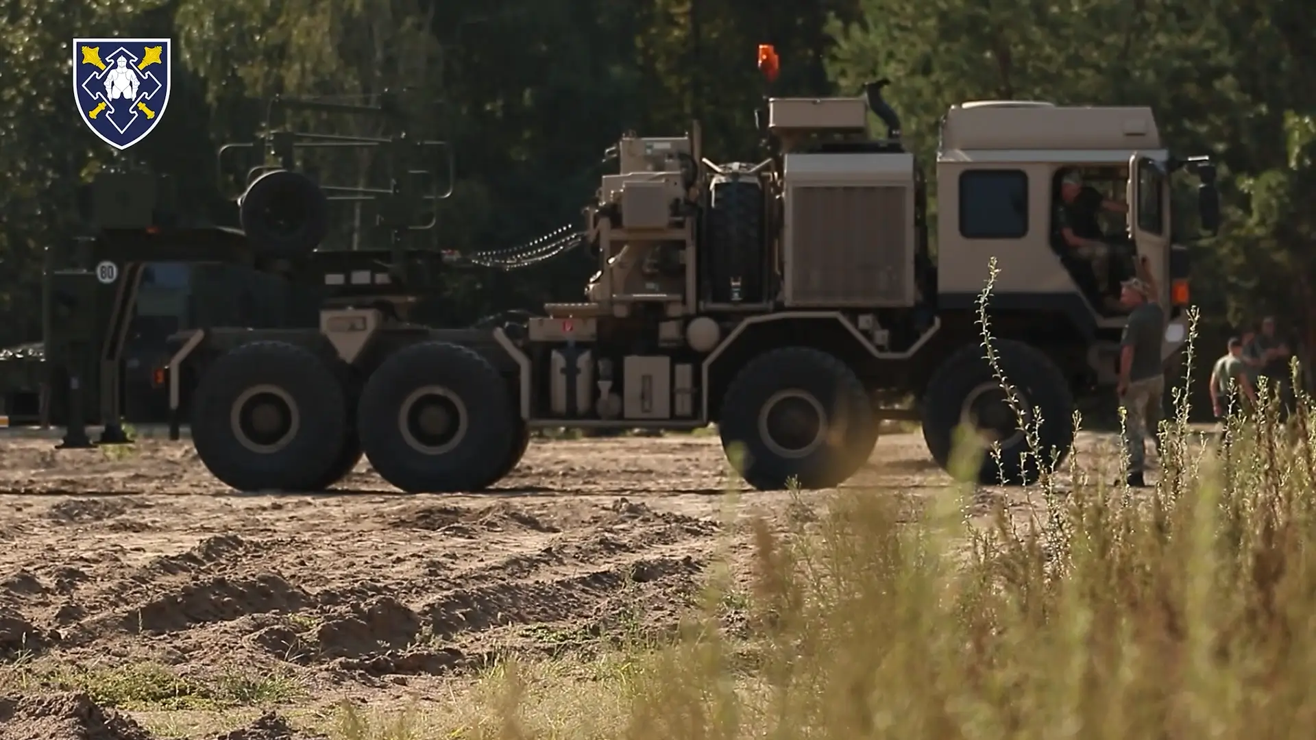 Side profile image of a HX81 tank transporter