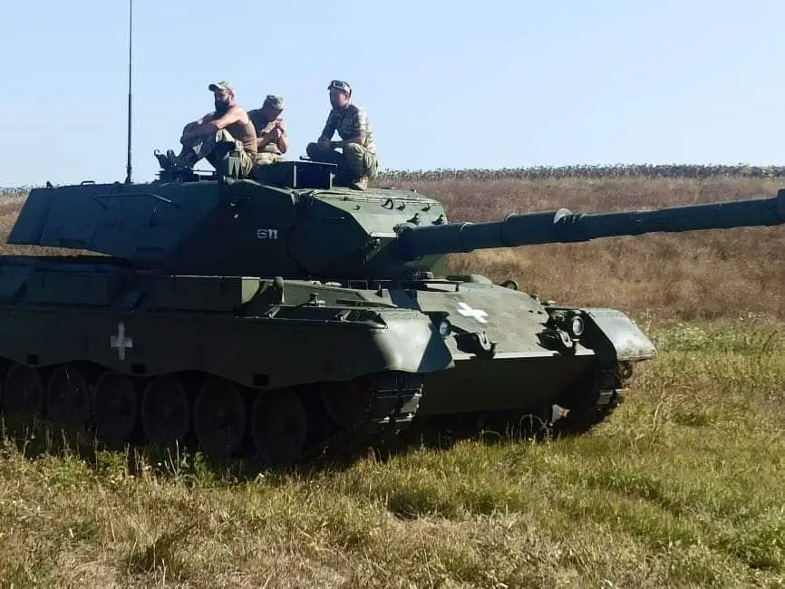 Ukrainian soldiers sitting on a Leopard 1A5