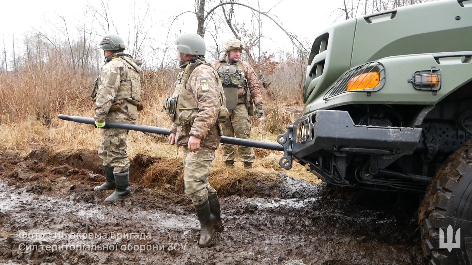 Ukrainian soldiers standing in front of a Mercedes-Benz Zetros