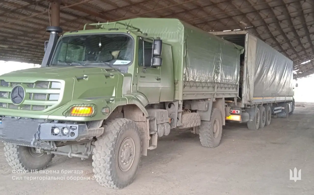 Mercedes-Benz Zetros is being used for transferring cargo