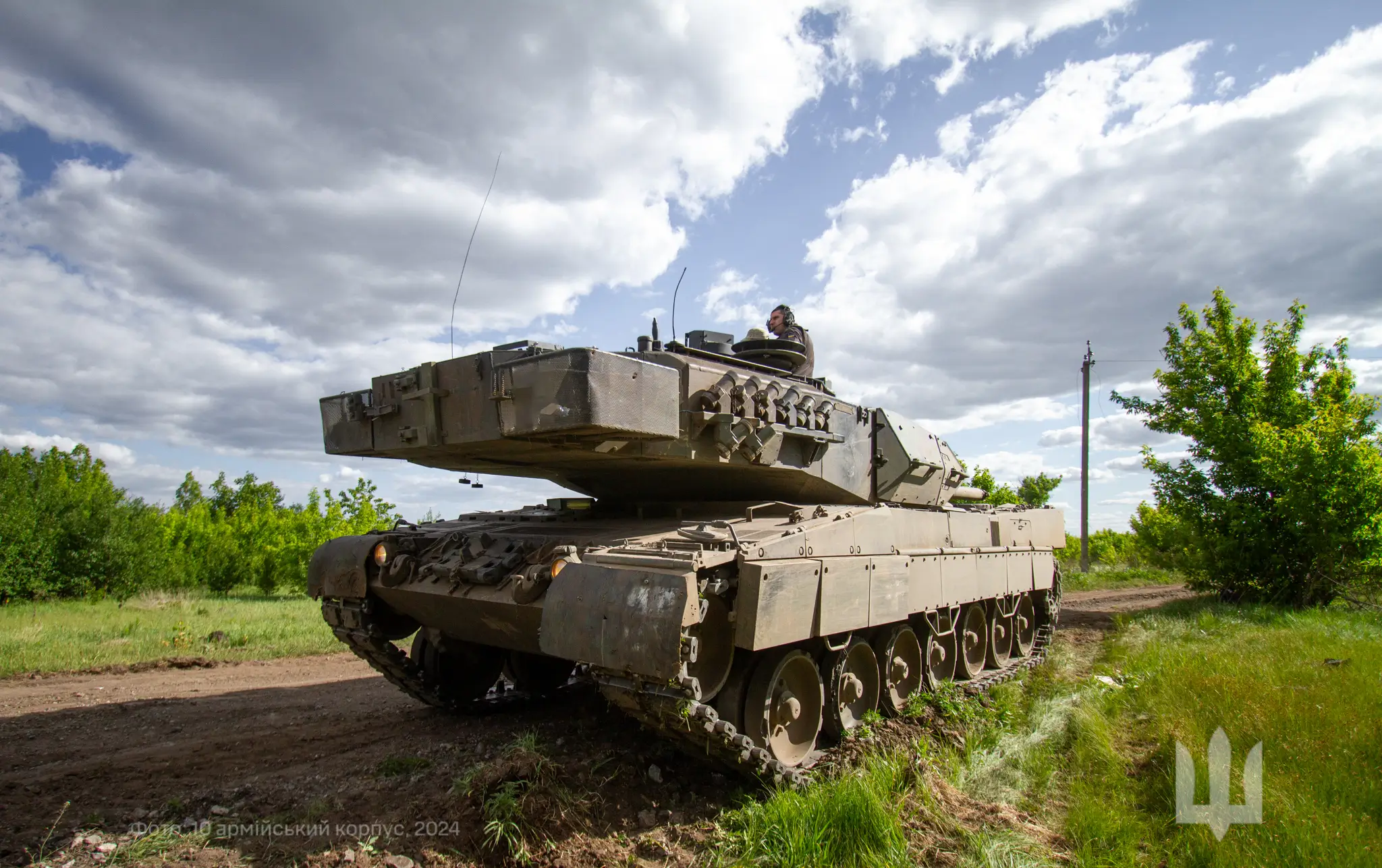 Side view of a Leopard 2A6