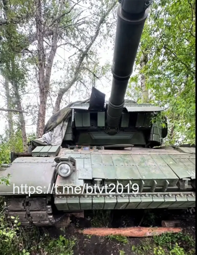 Leopard 1A5 with additional reactive armour