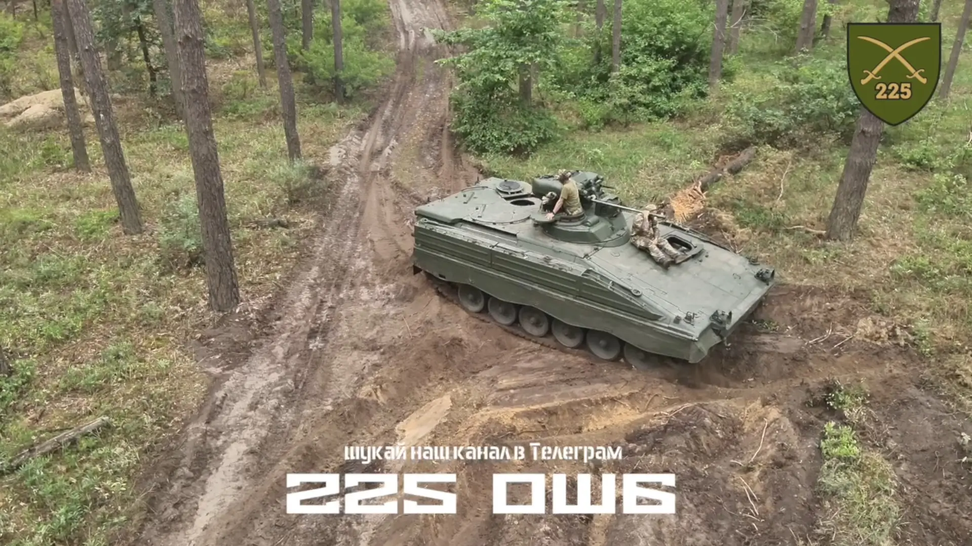 A Marder 1A3 IFV driving in Ukraine with soldiers on top of it