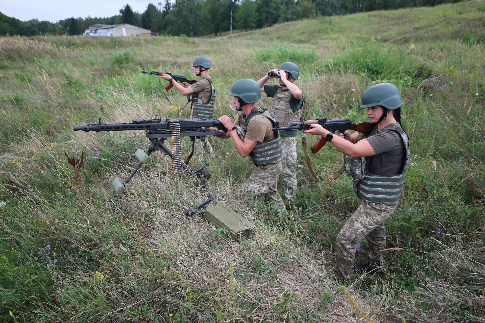 MG3 used by a Ukrainian soldier