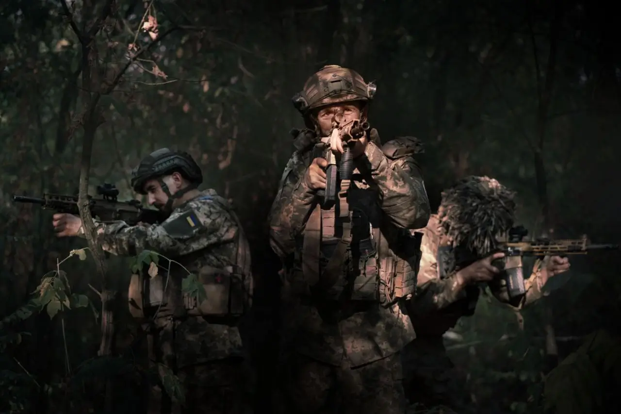 Multiple Ukrainian soldiers with their MK 556 assault rifles