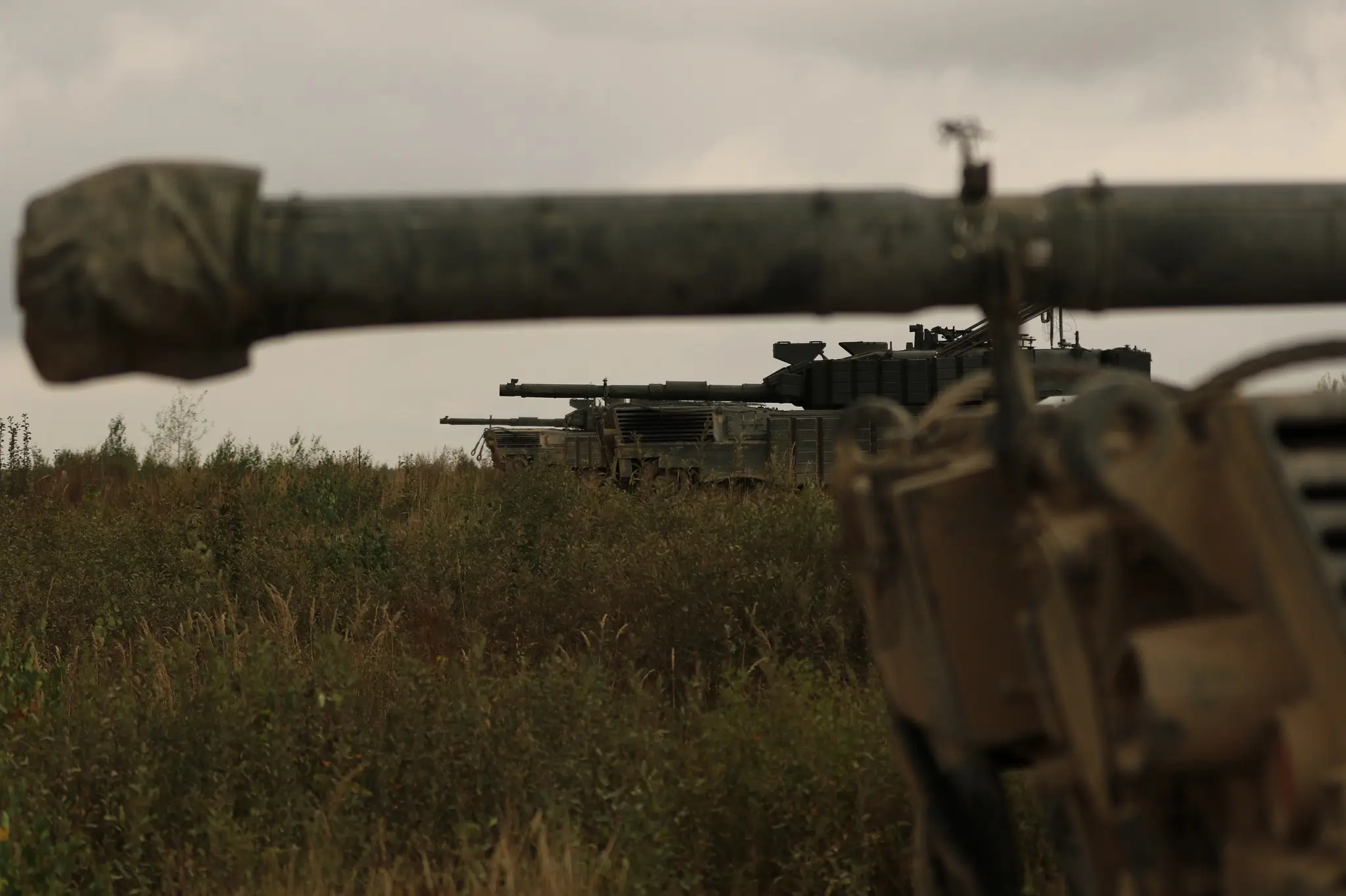 Leopard 1A5 with plenty of additional reactive armour and an installation for a drone net