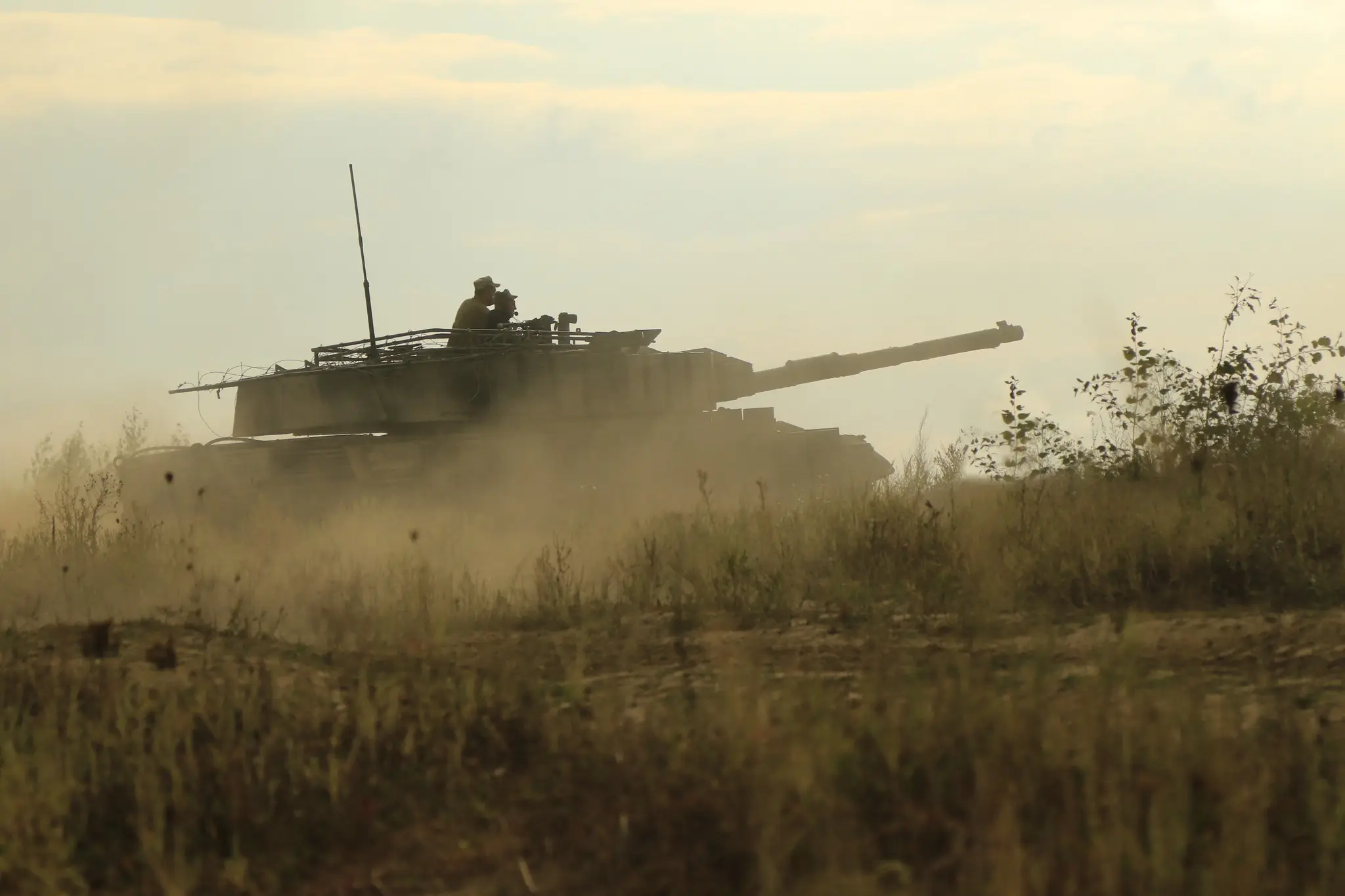 Leopard 1A5 with plenty of additional reactive armour and an installation for a drone net