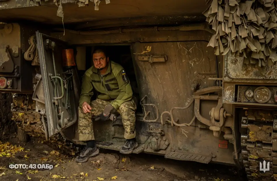 Soldier sitting in the entry of a PzH 2000