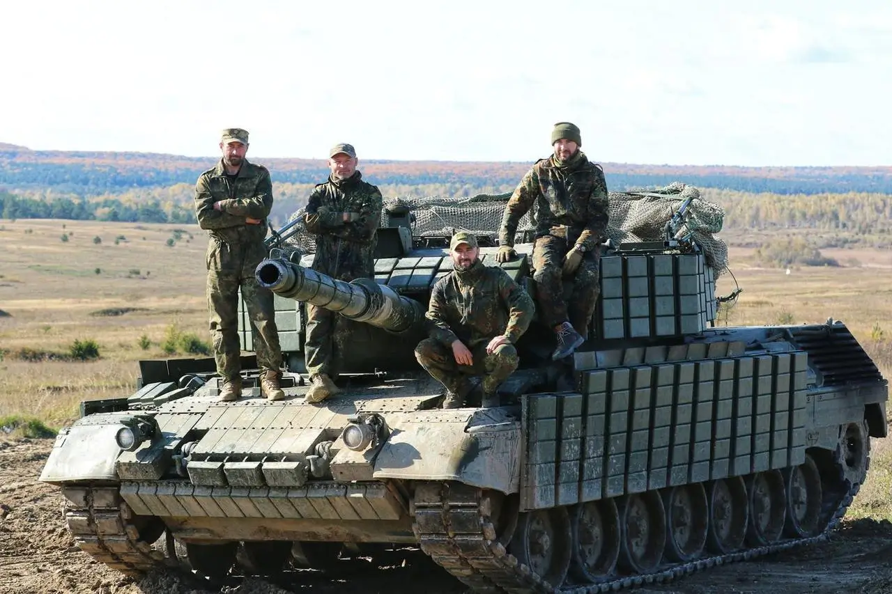 Tank crew with their Leopard 1A5