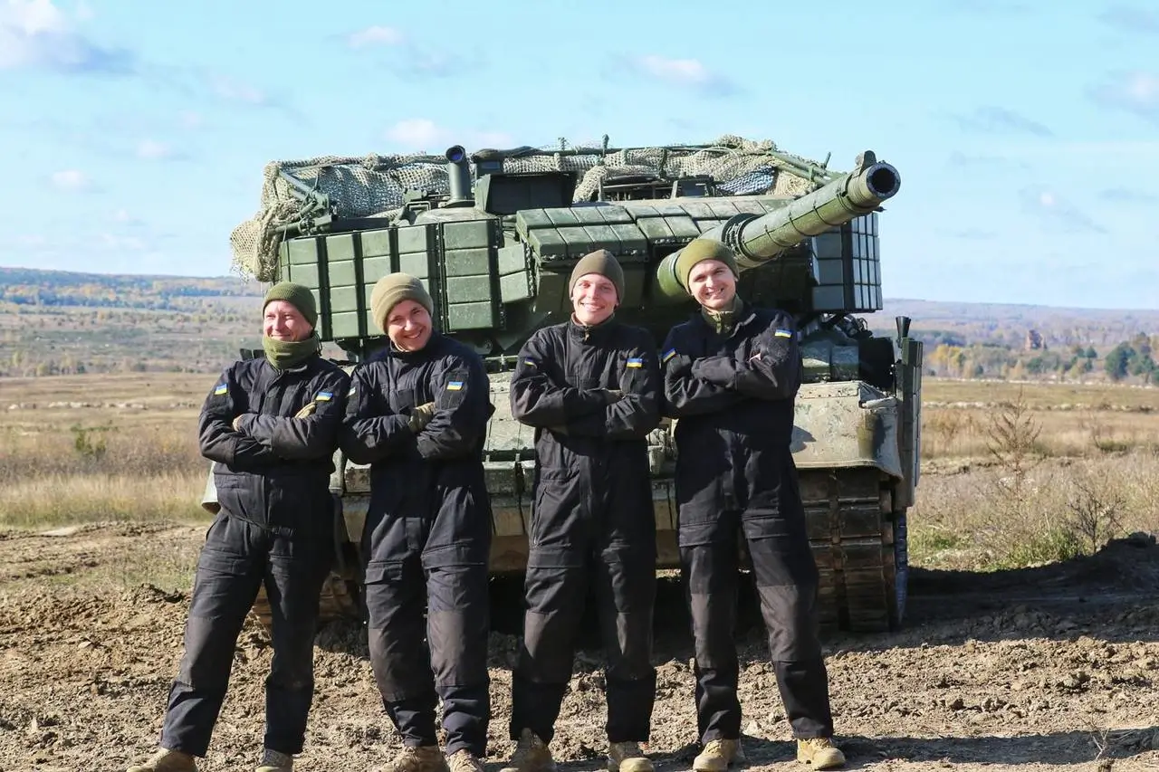 Tank crew with their Leopard 1A5