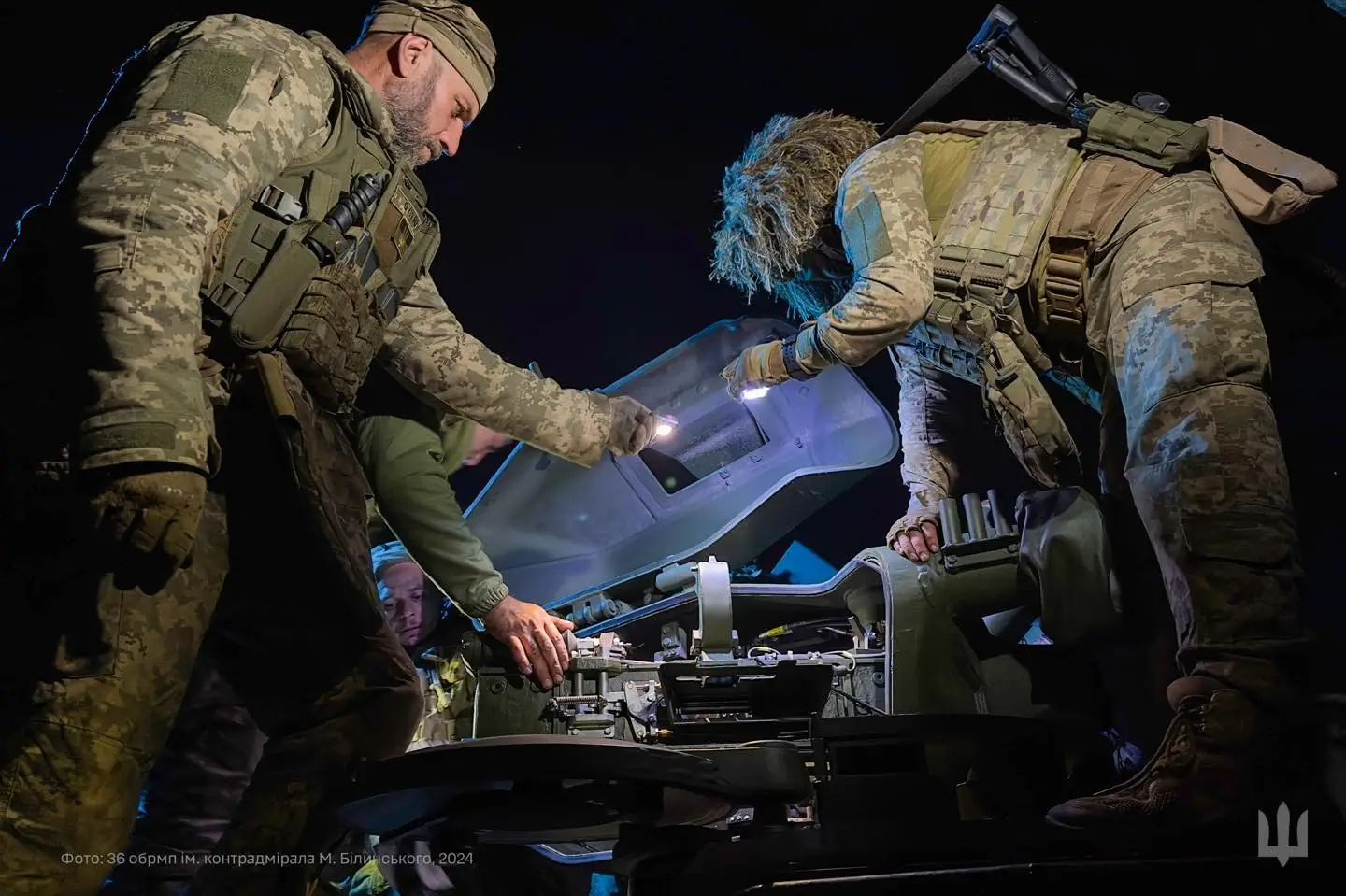 Marder 1A3 during a night exercise