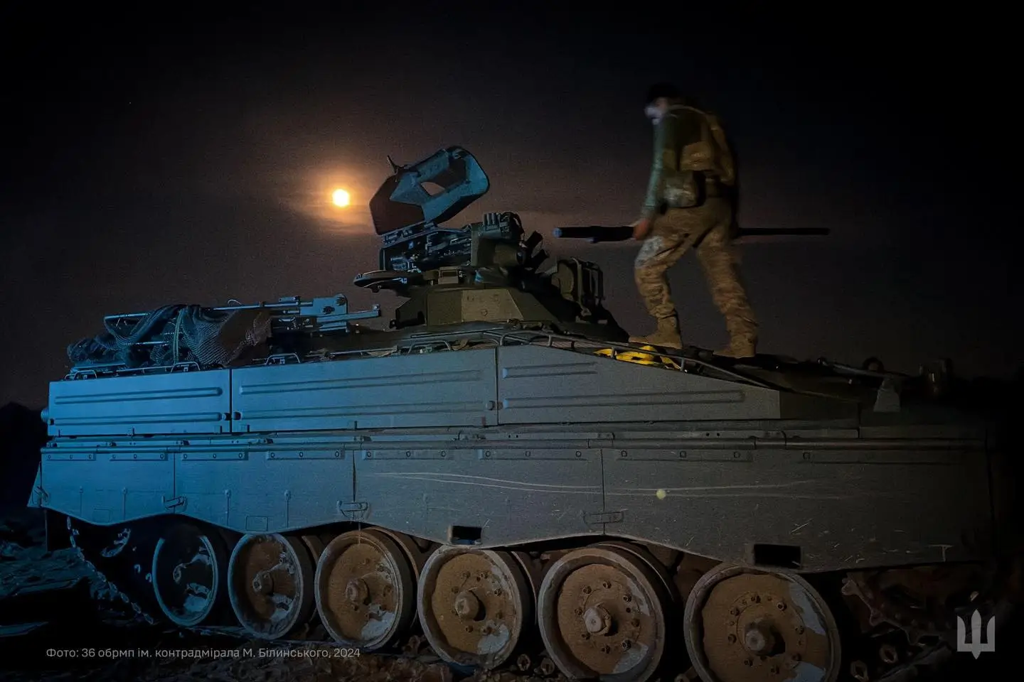 Marder 1A3 during a night exercise