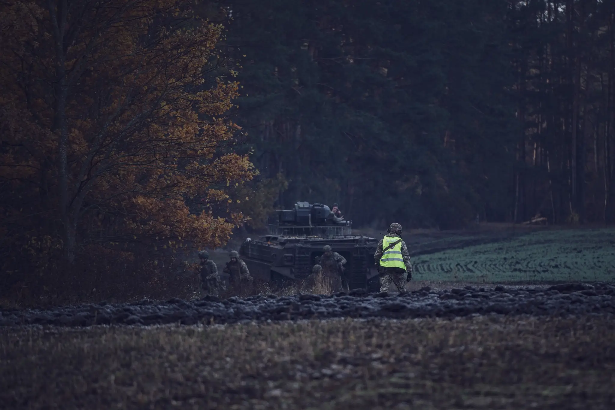 Marder 1A3 IFV deploys soldiers