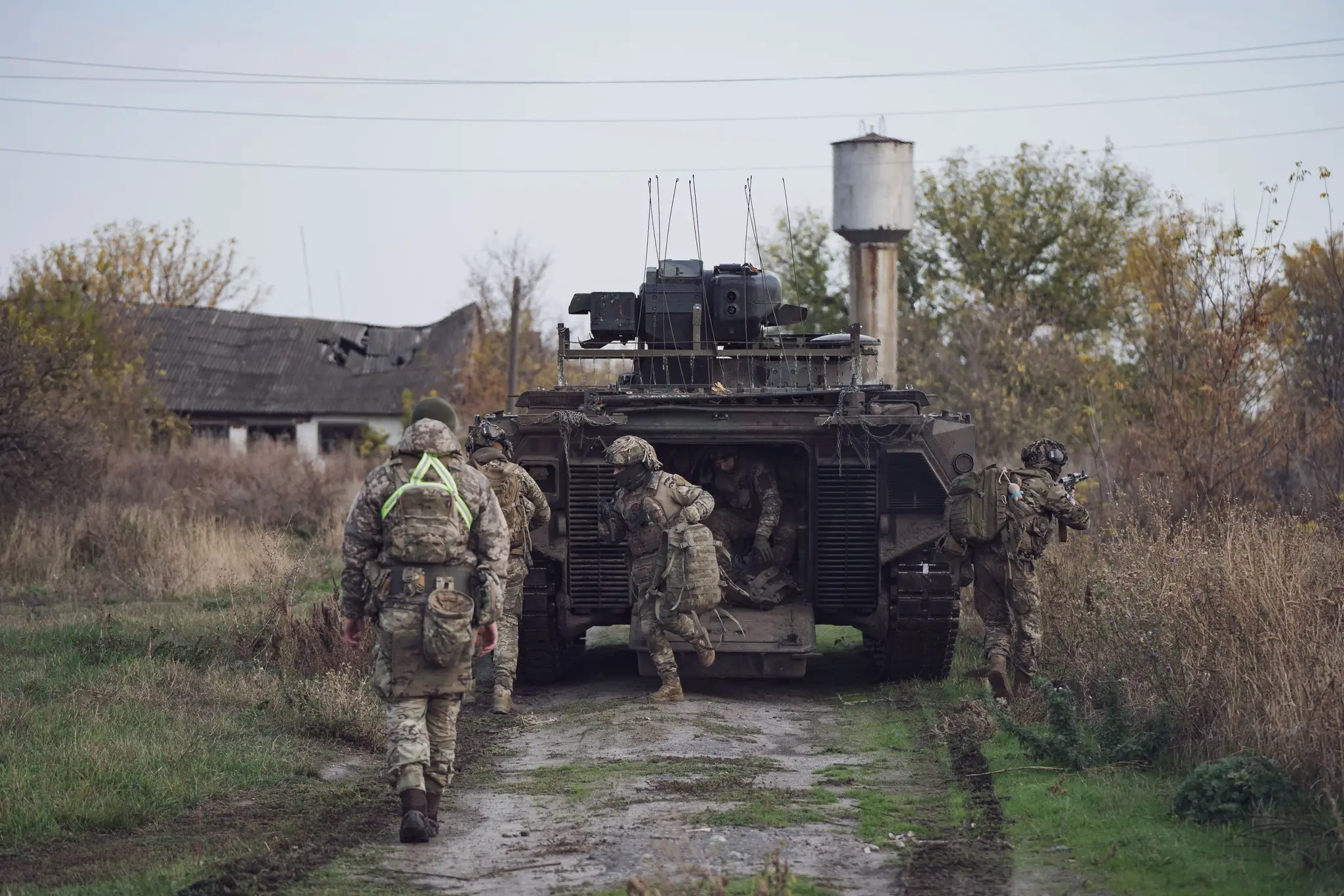 Marder 1A3 IFV deploys soldiers