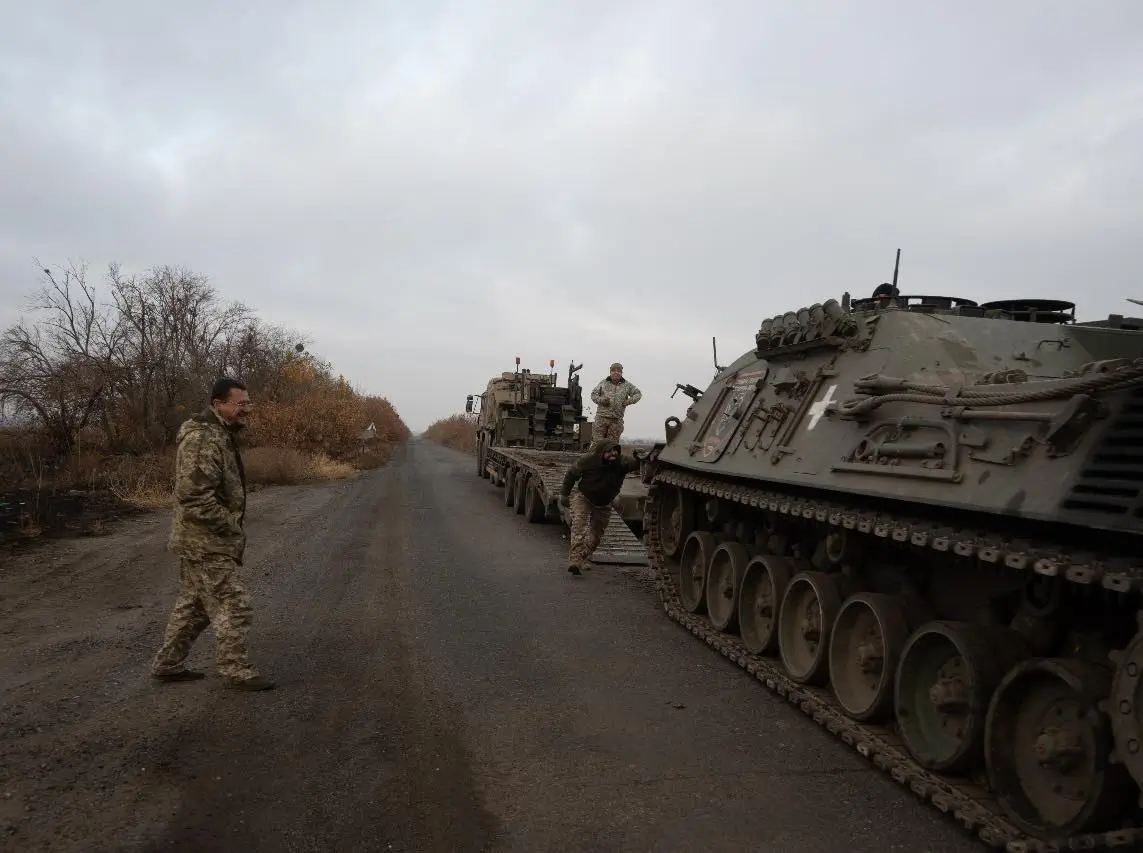 HX81 tank transporter and Bergepanzer 2 ARV together