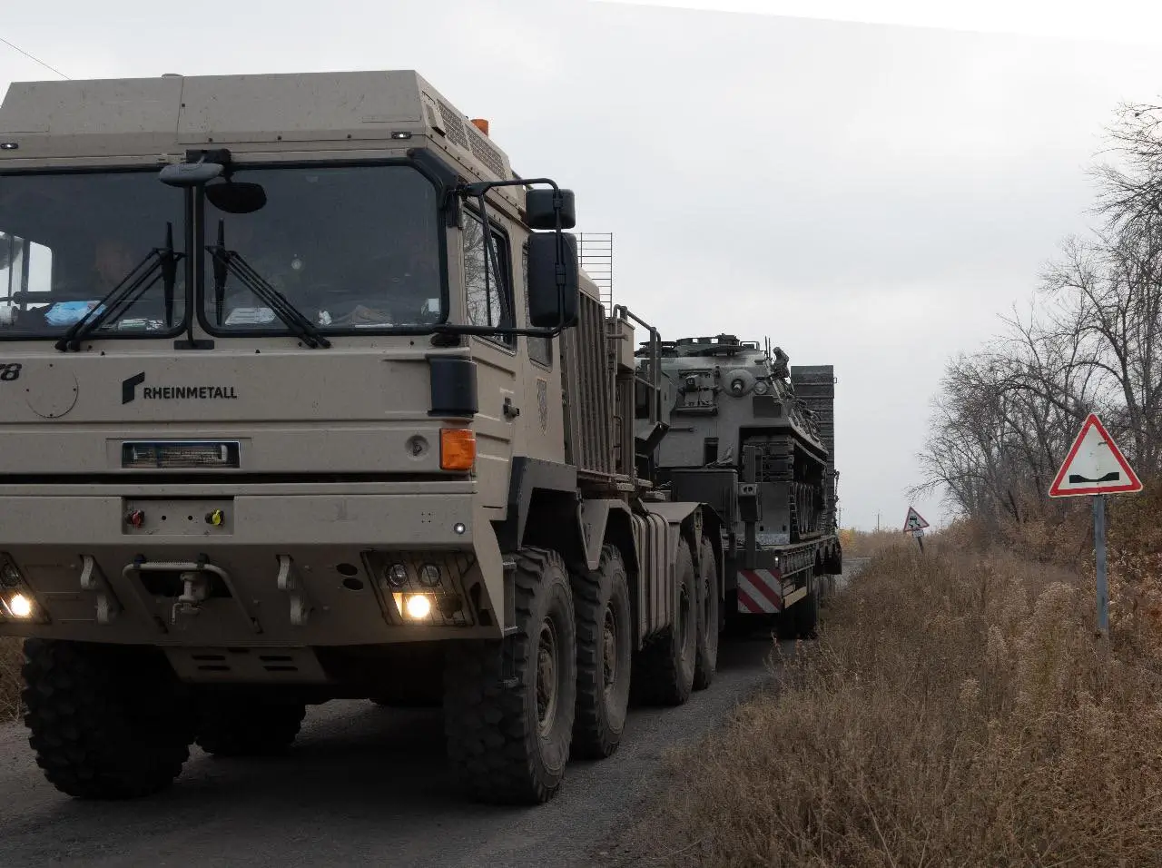 HX81 tank transporter and Bergepanzer 2 ARV together