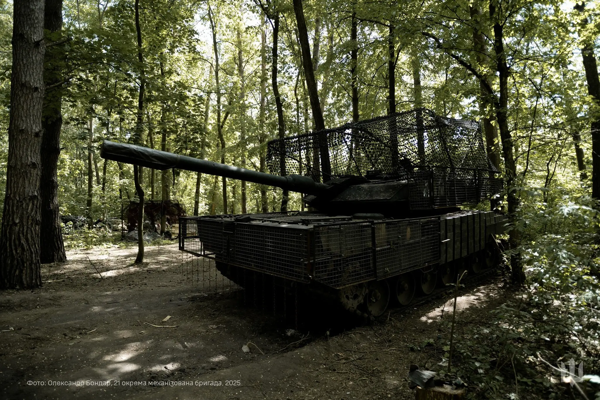 Leopard 2A6 with grille protection, a drone cage and reactive armour somewhere in the Ukrainian woods