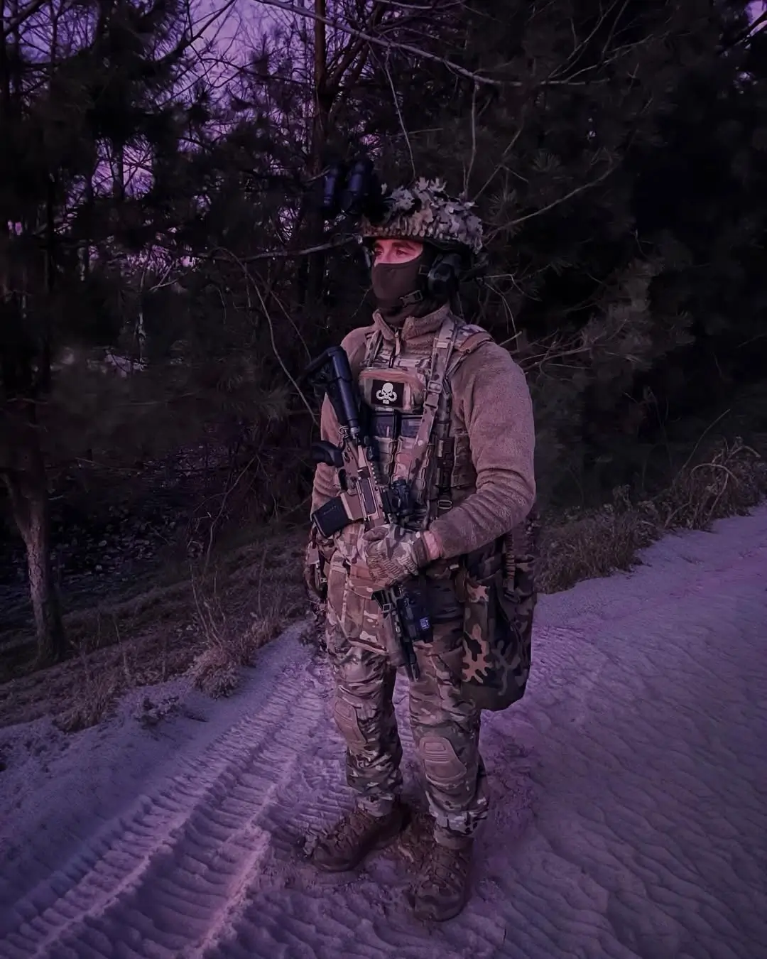 Ukrainian SOF together with his MK 556 assault rifle