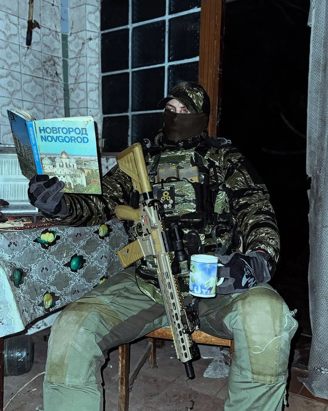 Ukrainian SOF together with an HK416 assault rifle