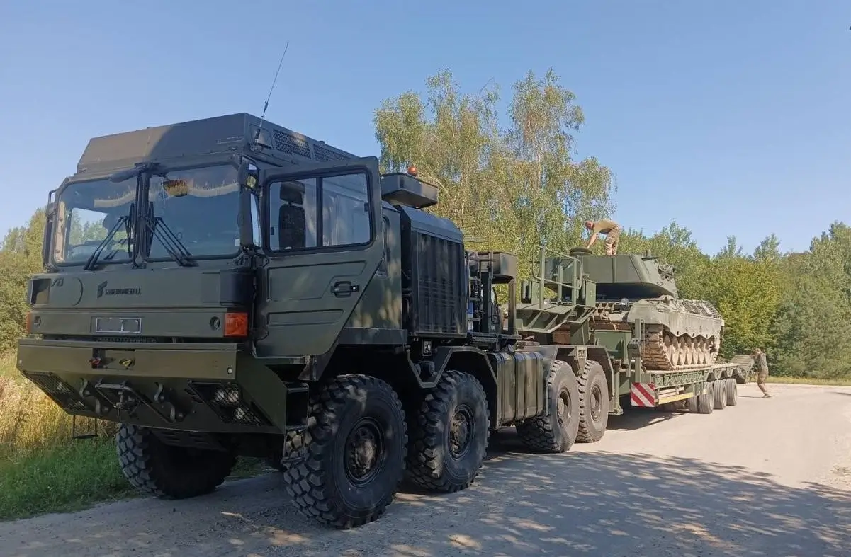 HX81 transports a Leopard 1A5