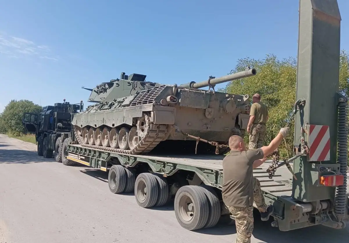 HX81 transports a Leopard 1A5