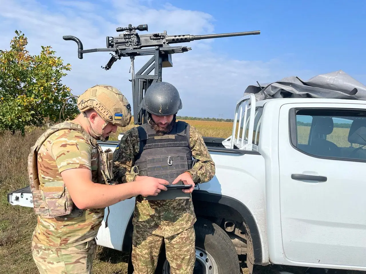 VW Amarok fitted with heavy machine gun