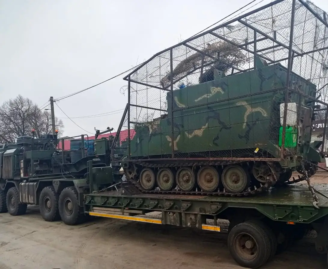 M577 mounted on an HX81 tank transporter