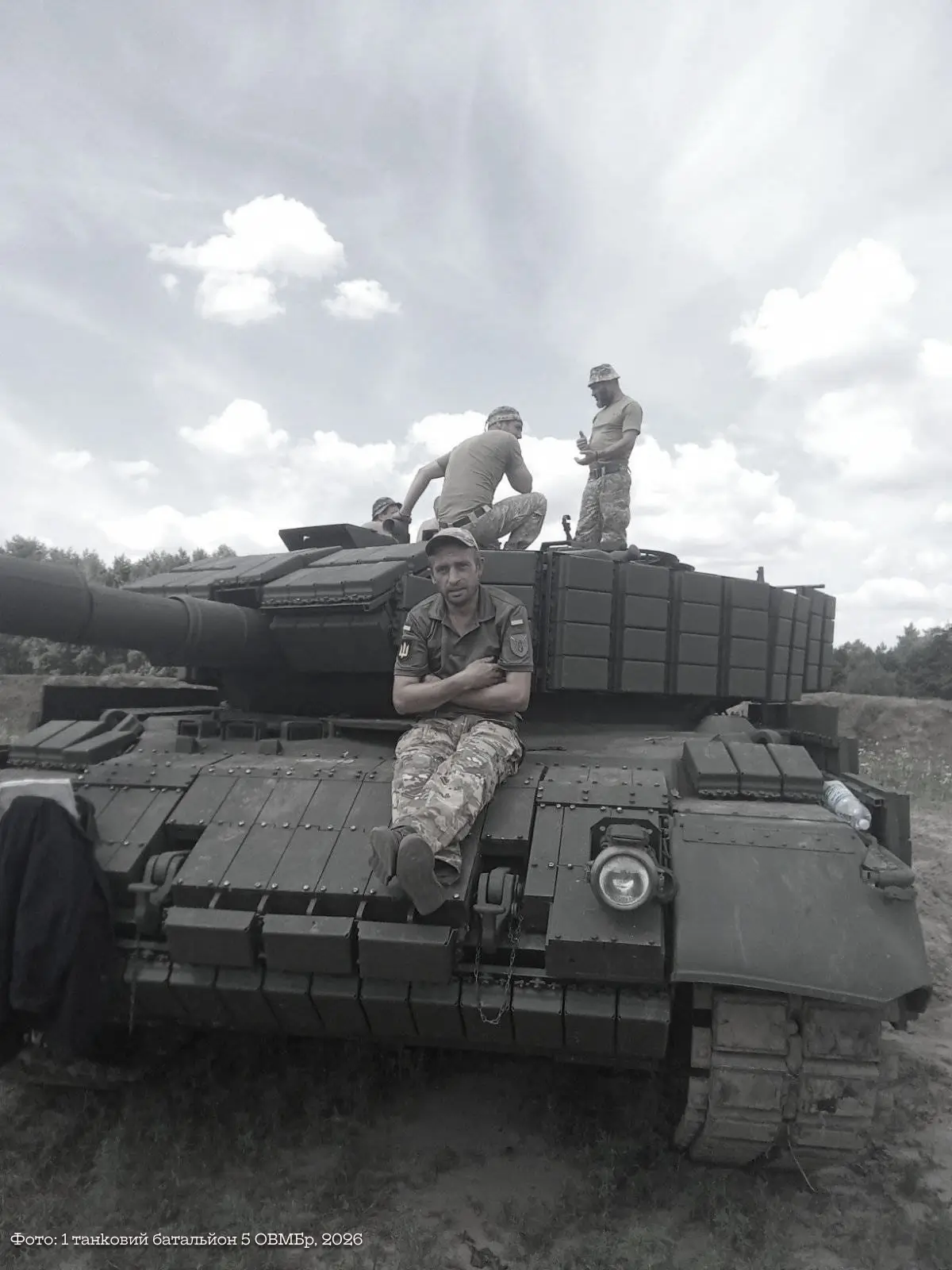Soldiers on top of a Leopard 1A5 equipped with reactive armour