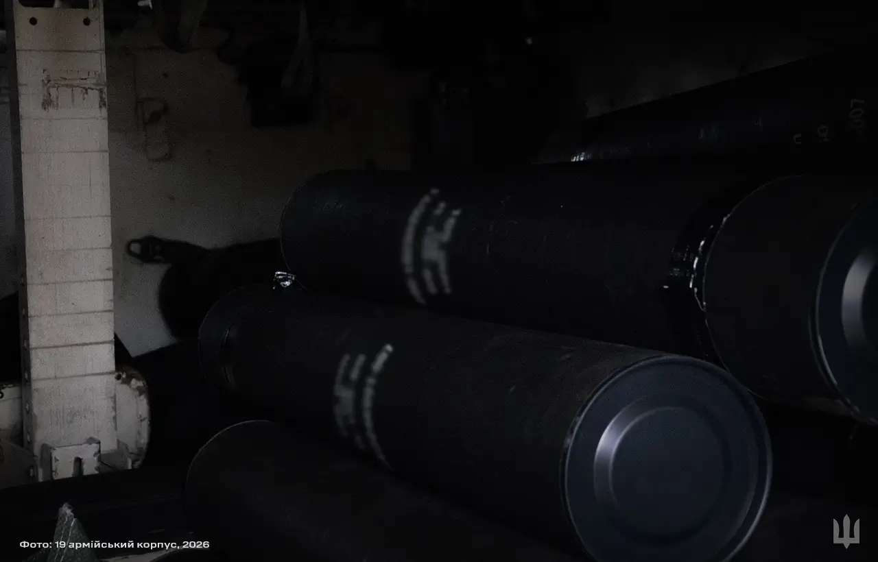 Ammunition for a Leopard 1A5 being shown