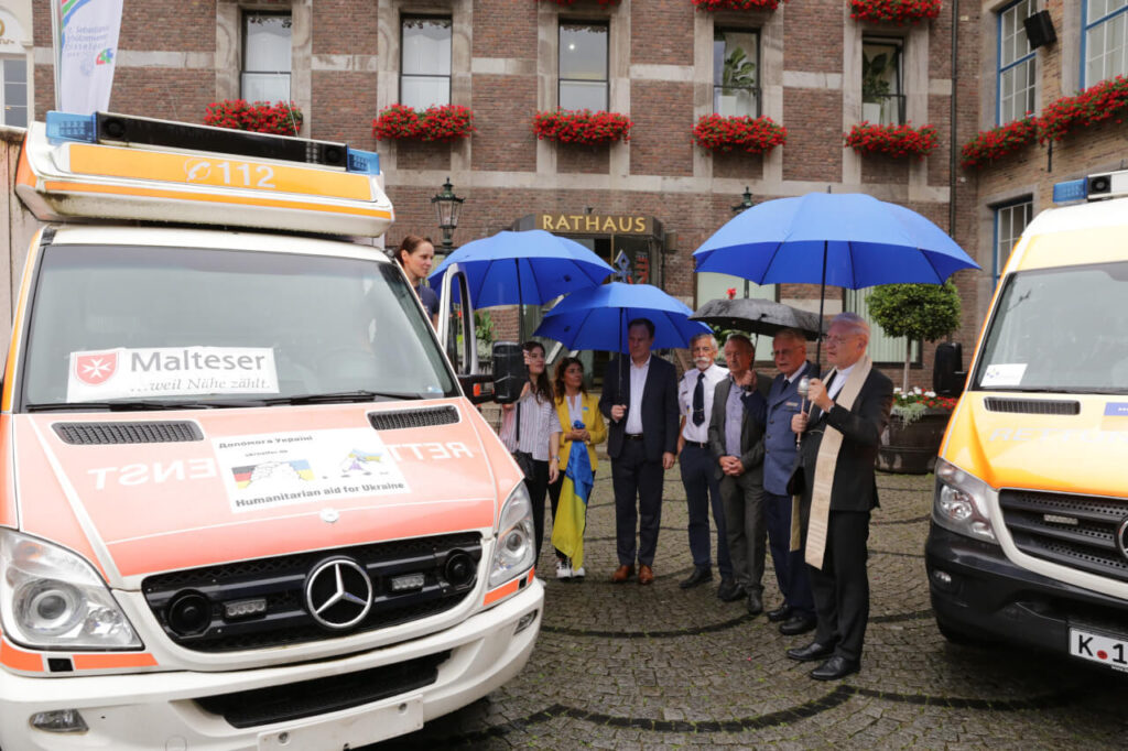 Two ambulances from Düsseldorf to Chernivtsi