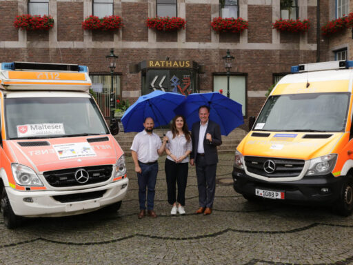 Two ambulances from Düsseldorf to Chernivtsi thumbnail