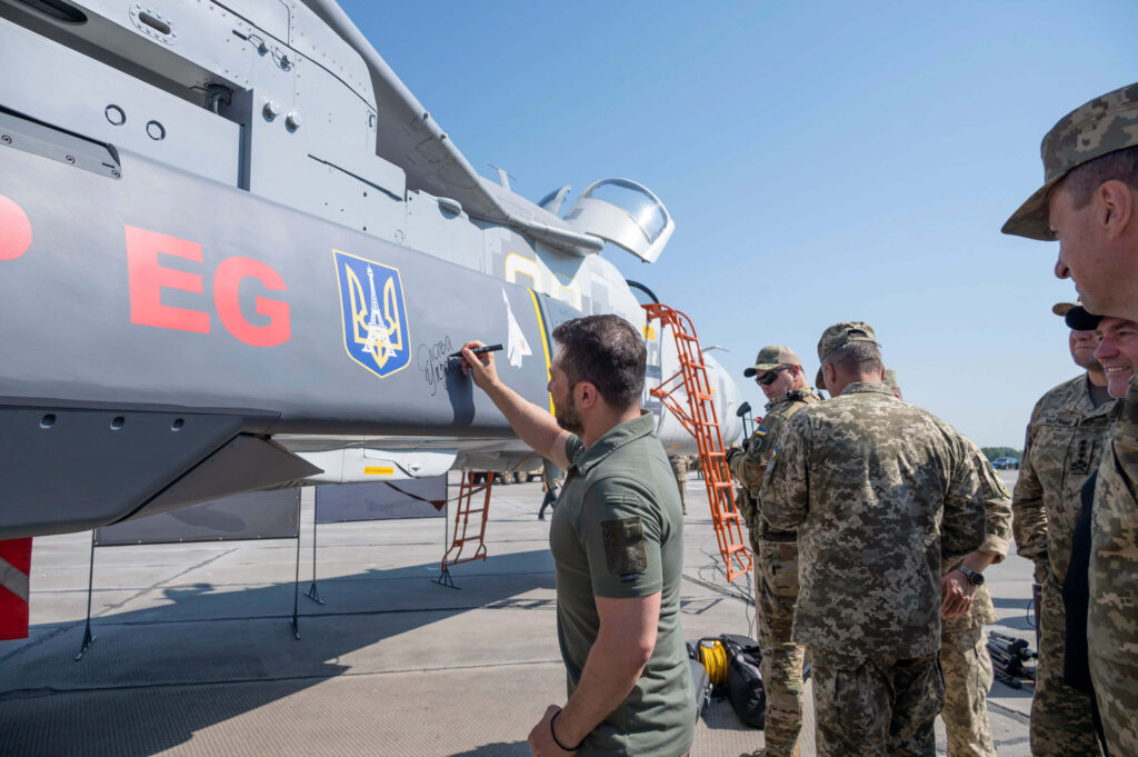 Zelenskyy signed a SCALP-EG cruise missile delivered by France