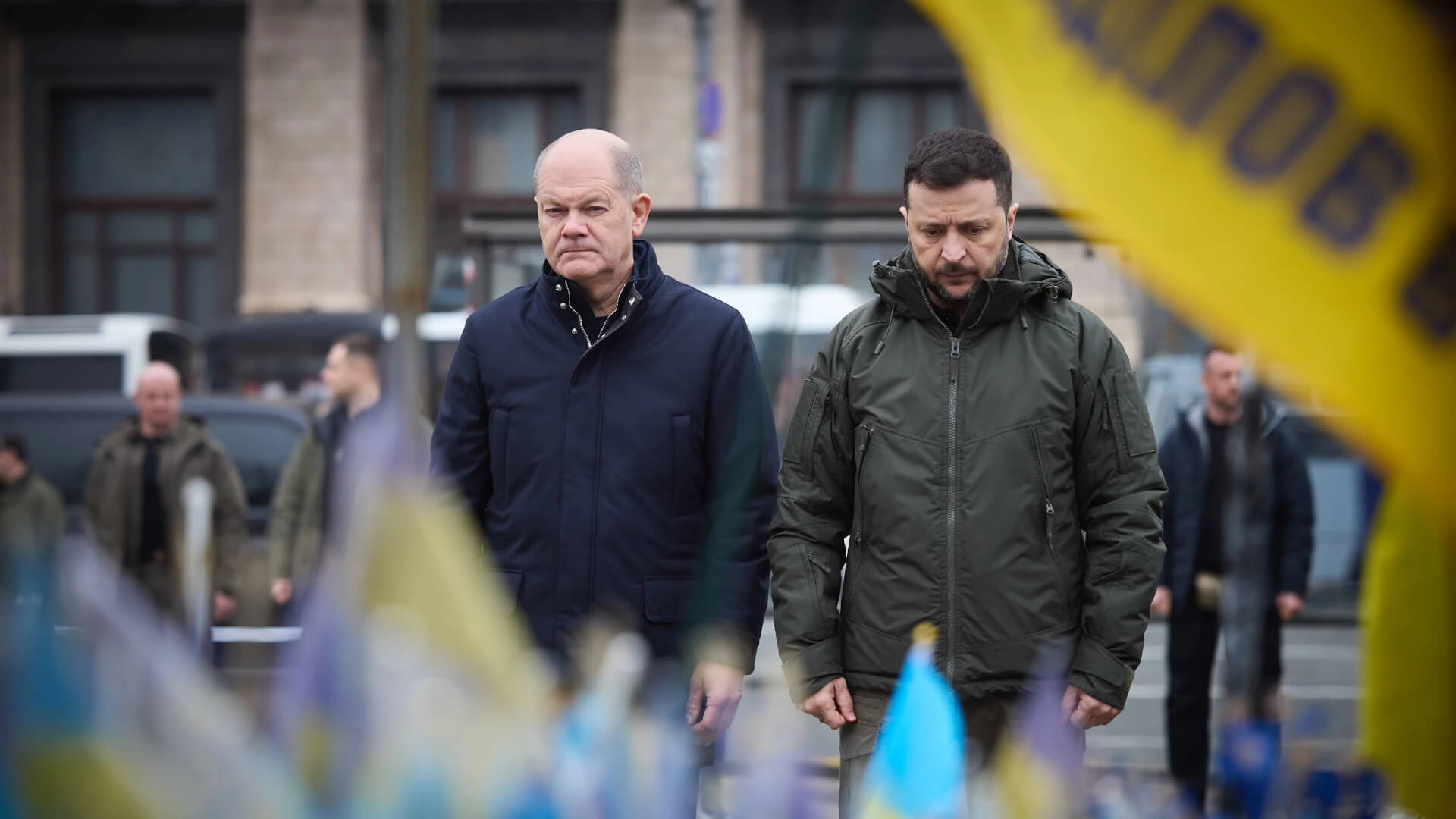 Scholz and Zelenskyy pay their respects to fallen Ukrainian soldiers