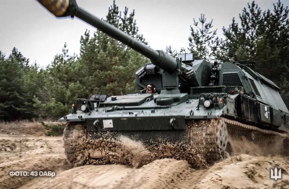 A German-delivered ex-Qatari PzH 2000 in service with the 43rd Artillery Brigade