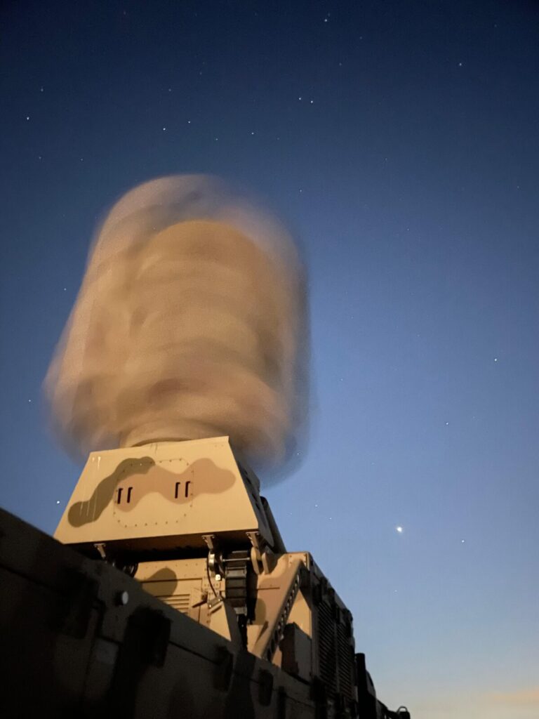 Ein TRML-4D ist unter dem Nachthimmel der Ukraine im Einsatz